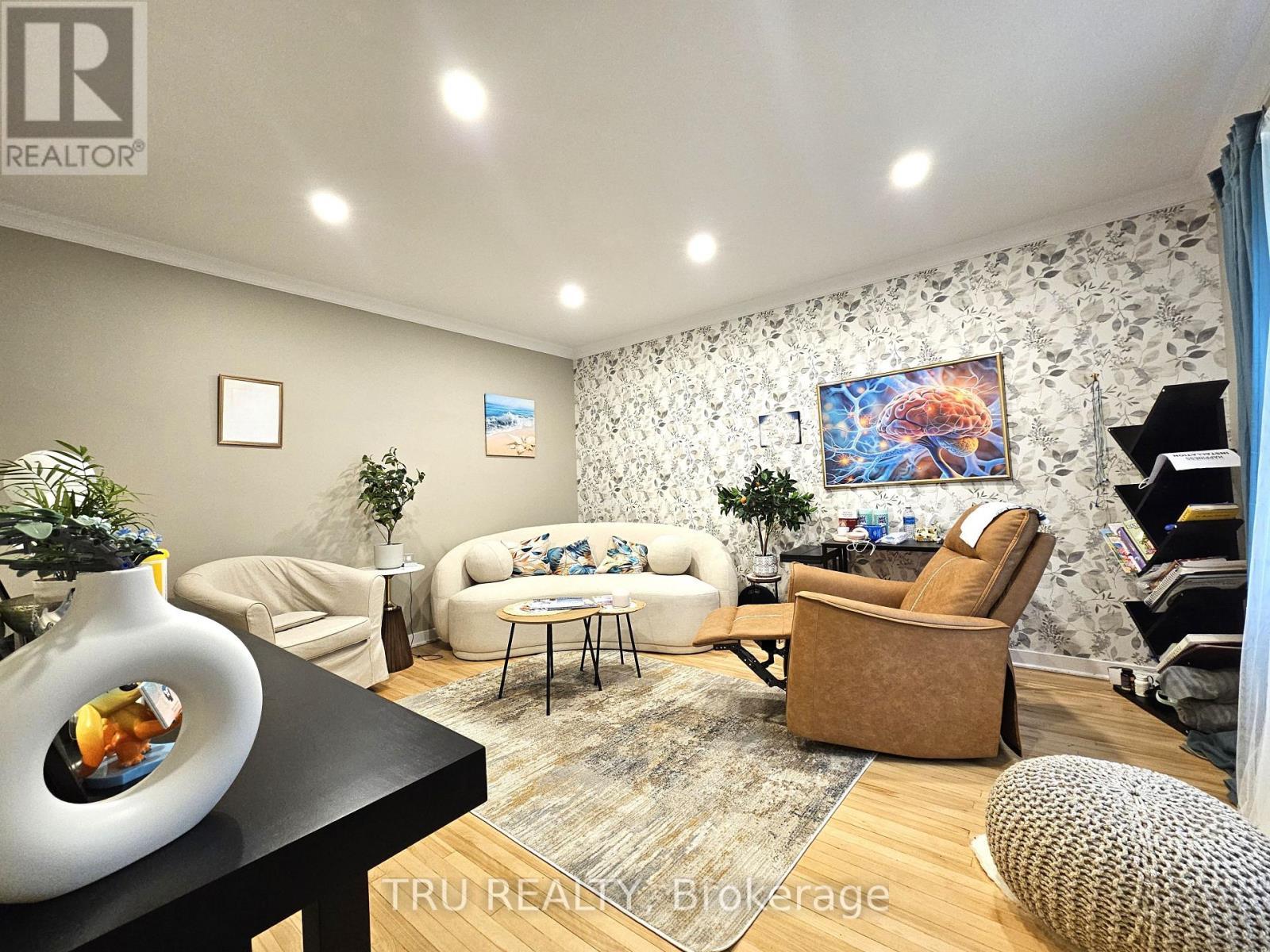 28 Arundel Avenue, Ottawa, ON