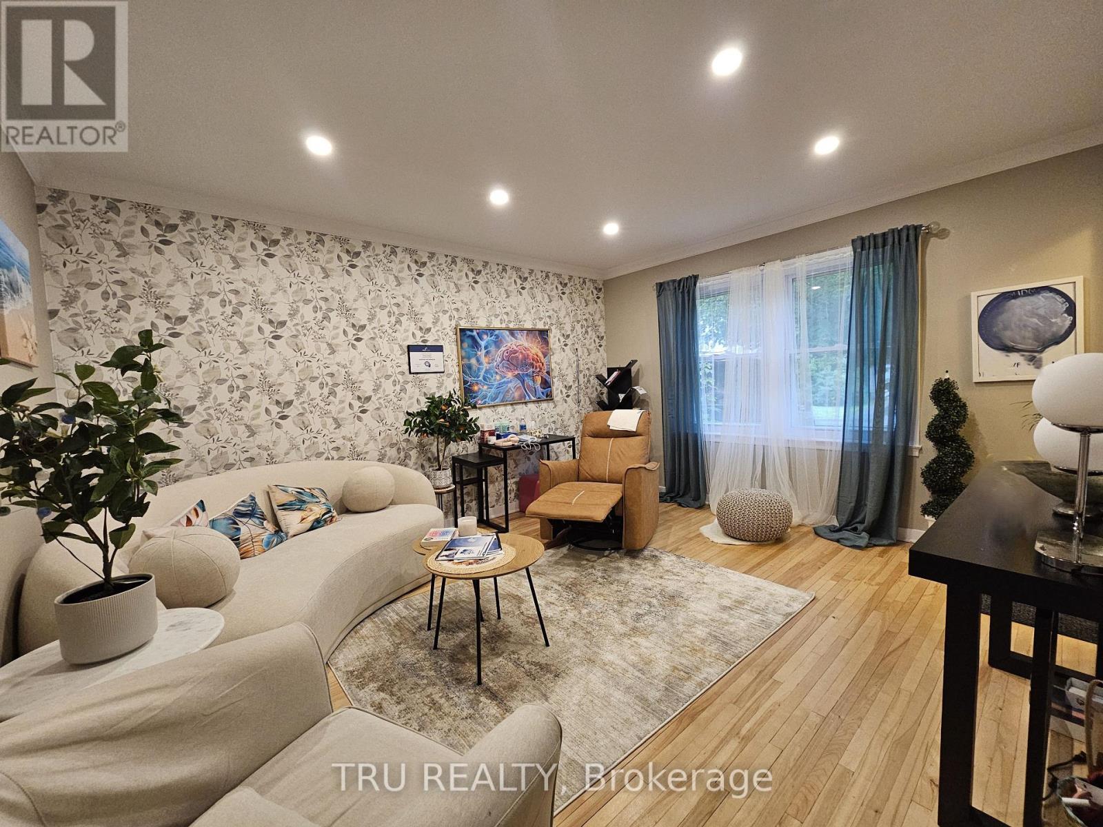 28 Arundel Avenue, Ottawa, ON