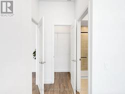 walk-in closet - 