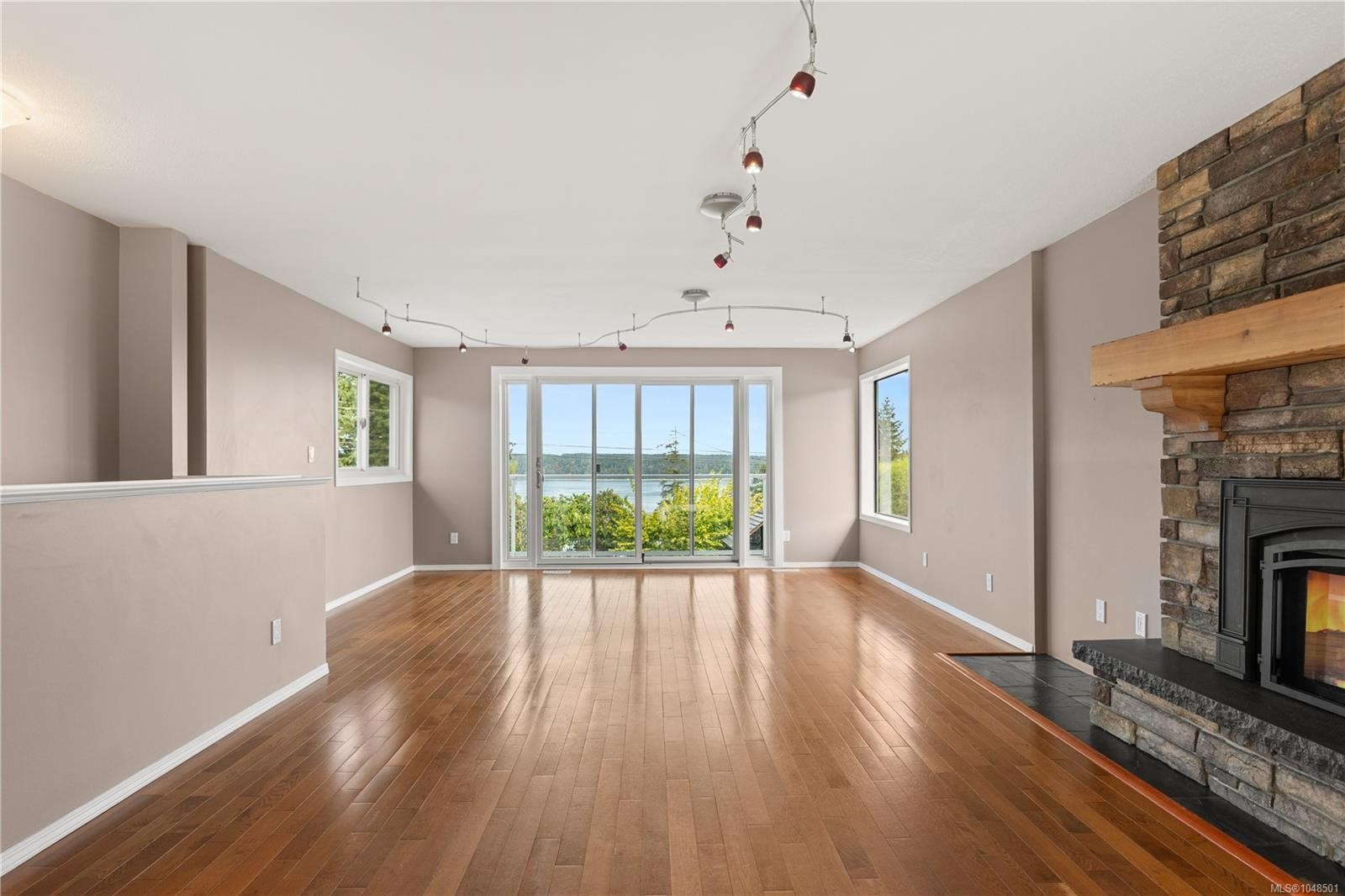 724 Galerno Rd, Campbell River, BC