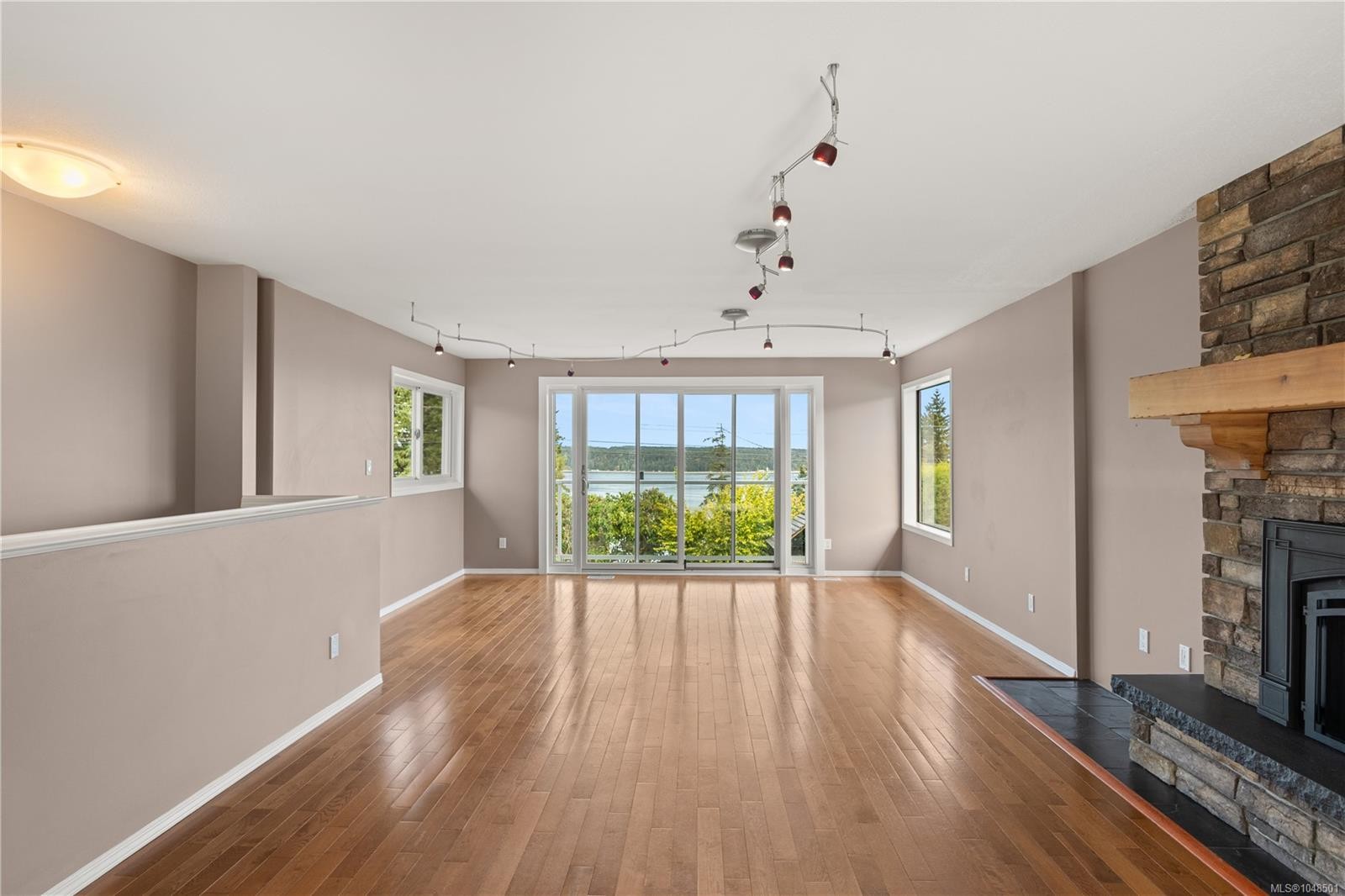 724 Galerno Rd, Campbell River, BC