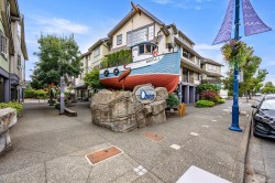 #204-1705 Comox Ave Comox, BC V9M 3M1