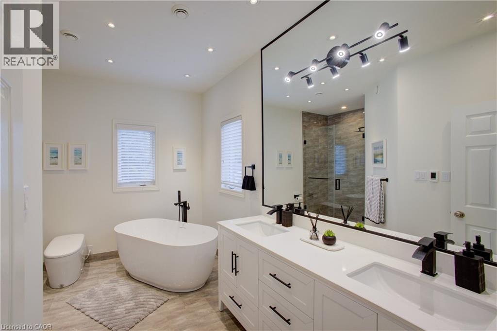457 Caryndale Drive, Kitchener, ON