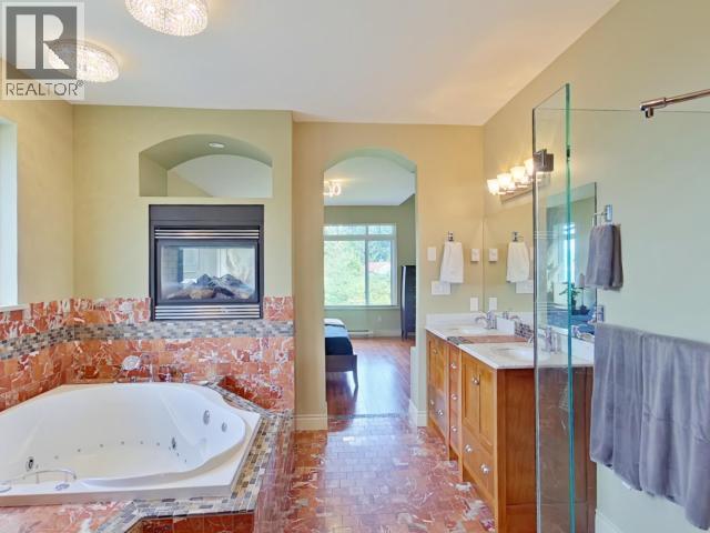 6929 Retaskit Crt, Powell River, BC