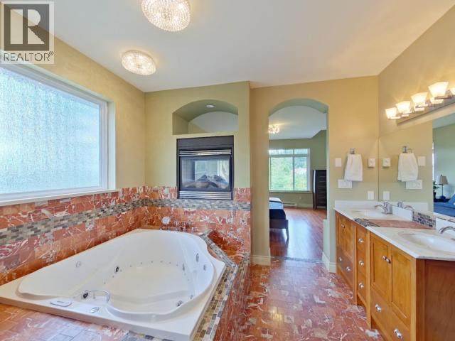 6929 Retaskit Crt, Powell River, BC
