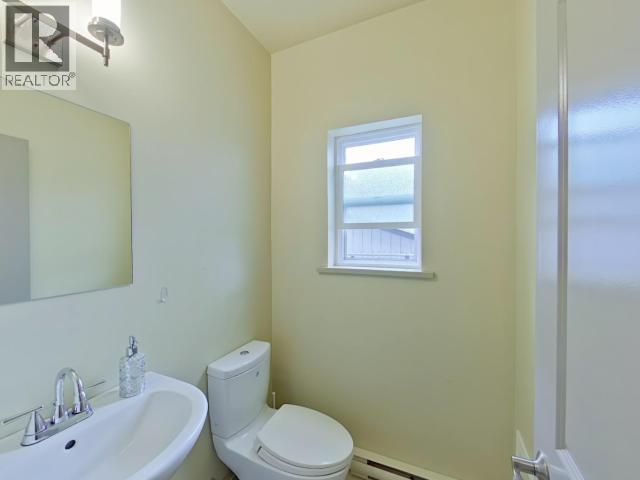 6929 Retaskit Crt, Powell River, BC