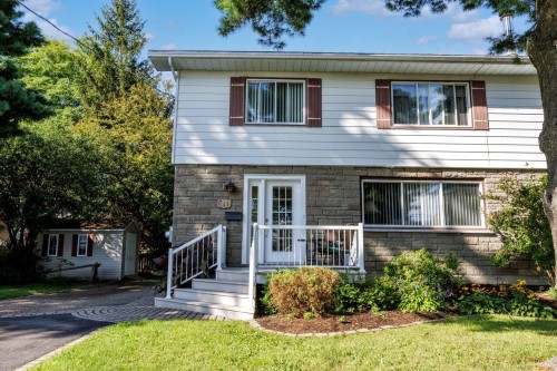 47 Rue du Chanoine-Groulx  Vaudreuil-Dorion, QC J7V 2T9