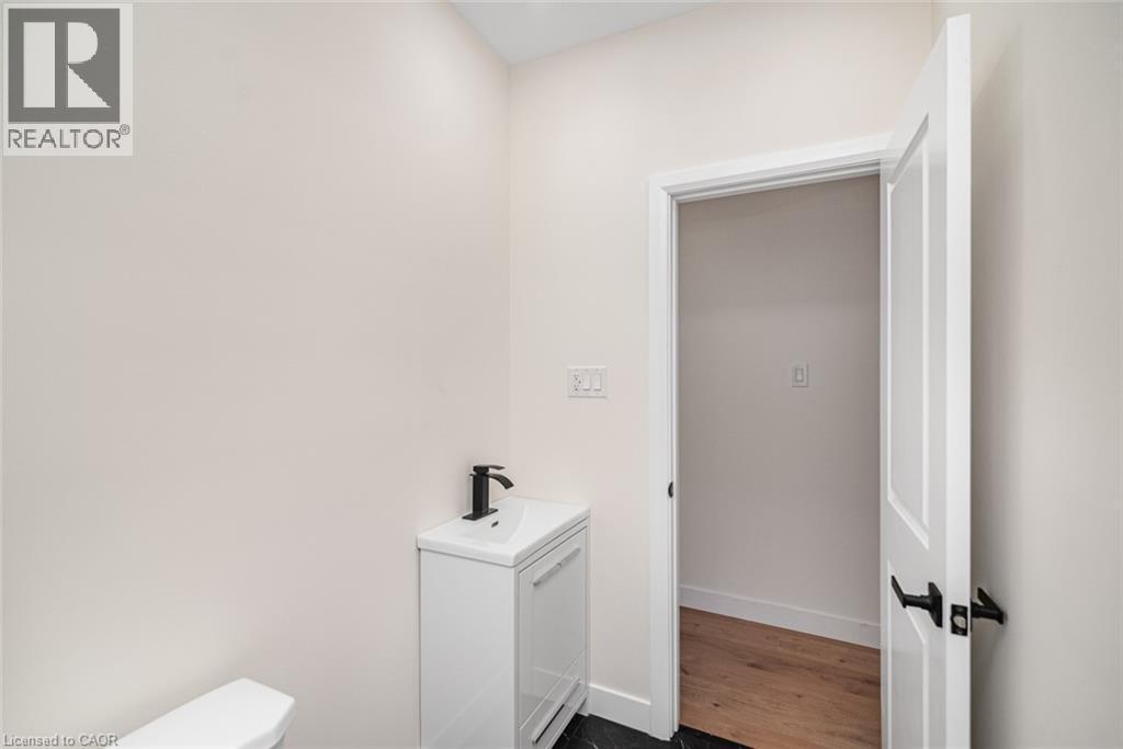 60 William Street, Hamilton, ON