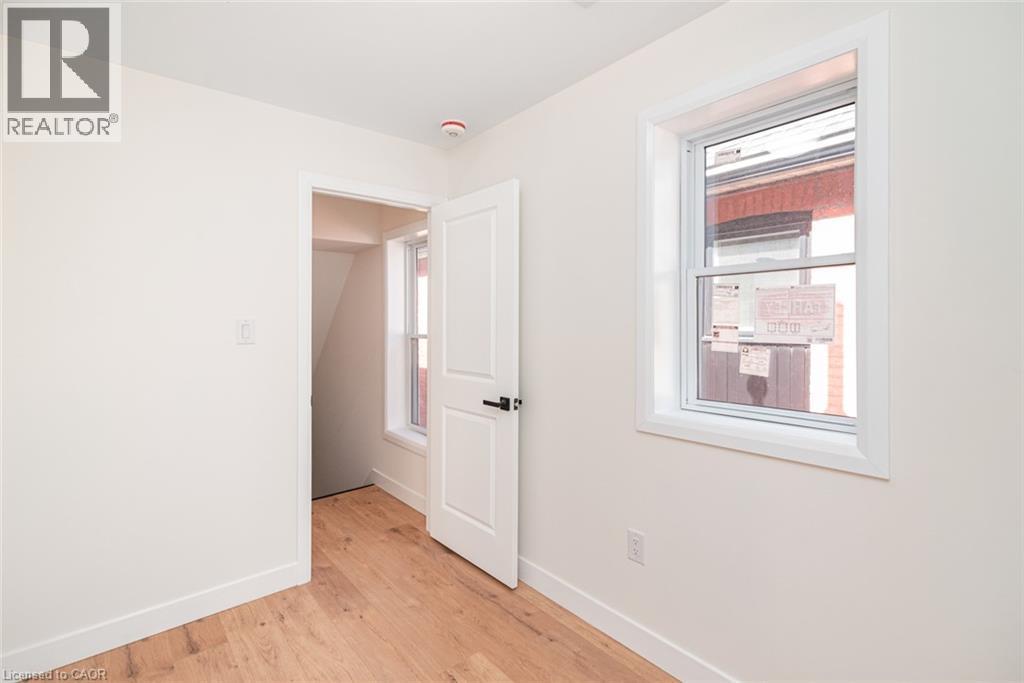 60 William Street, Hamilton, ON