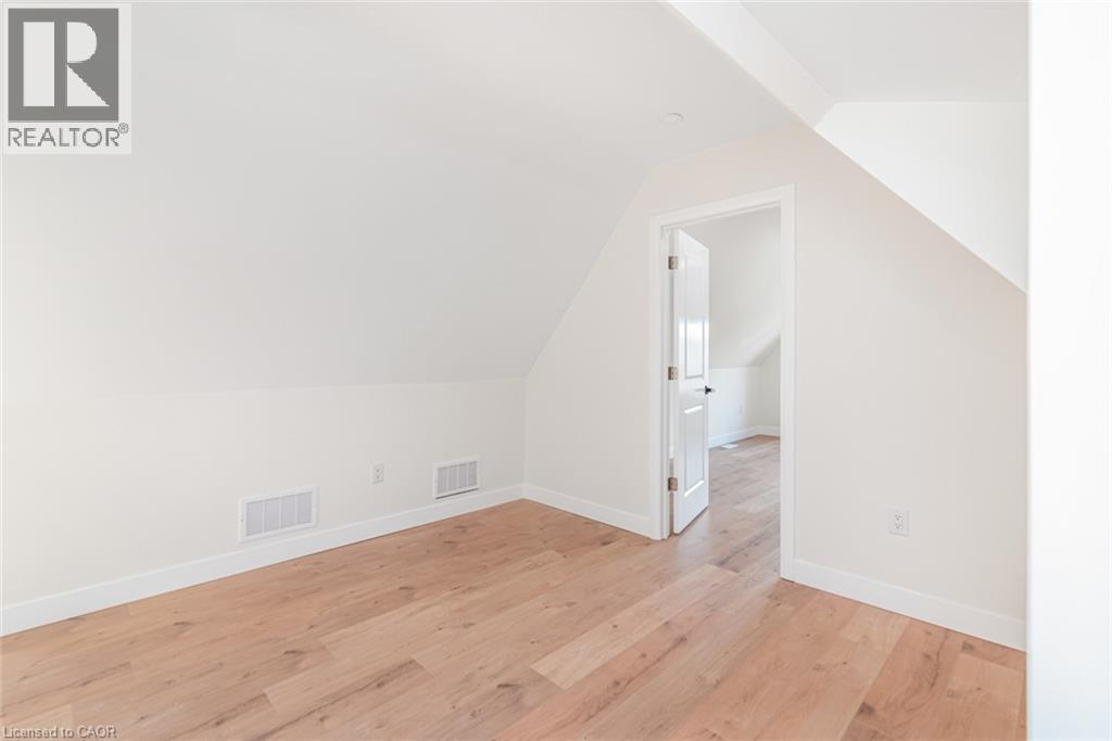 60 William Street, Hamilton, ON