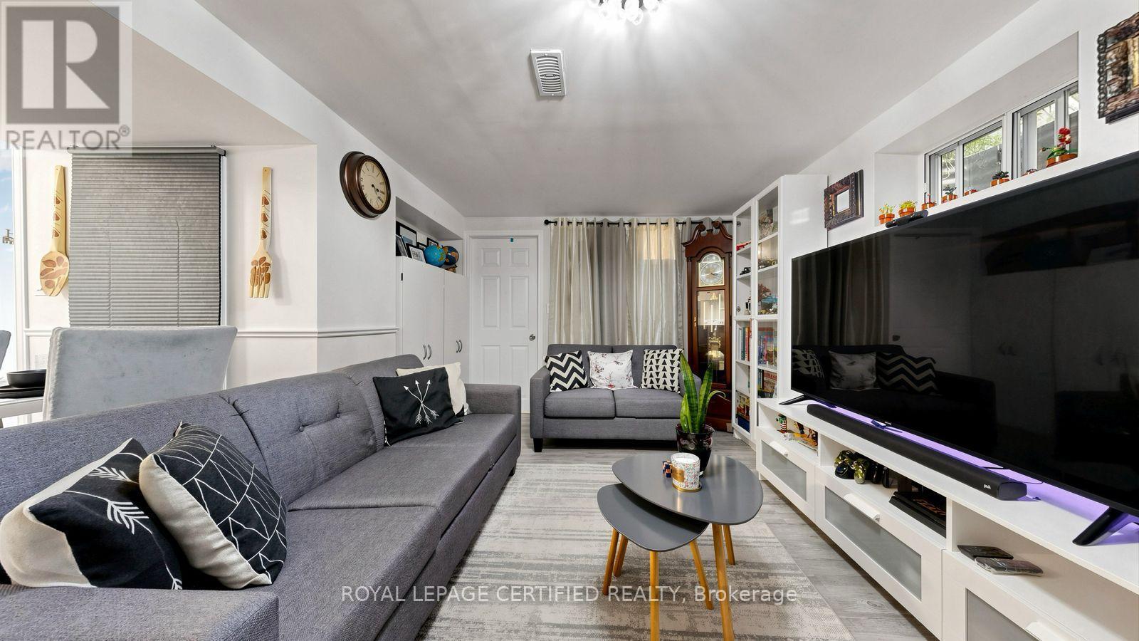 922A Danforth Road, Toronto, ON