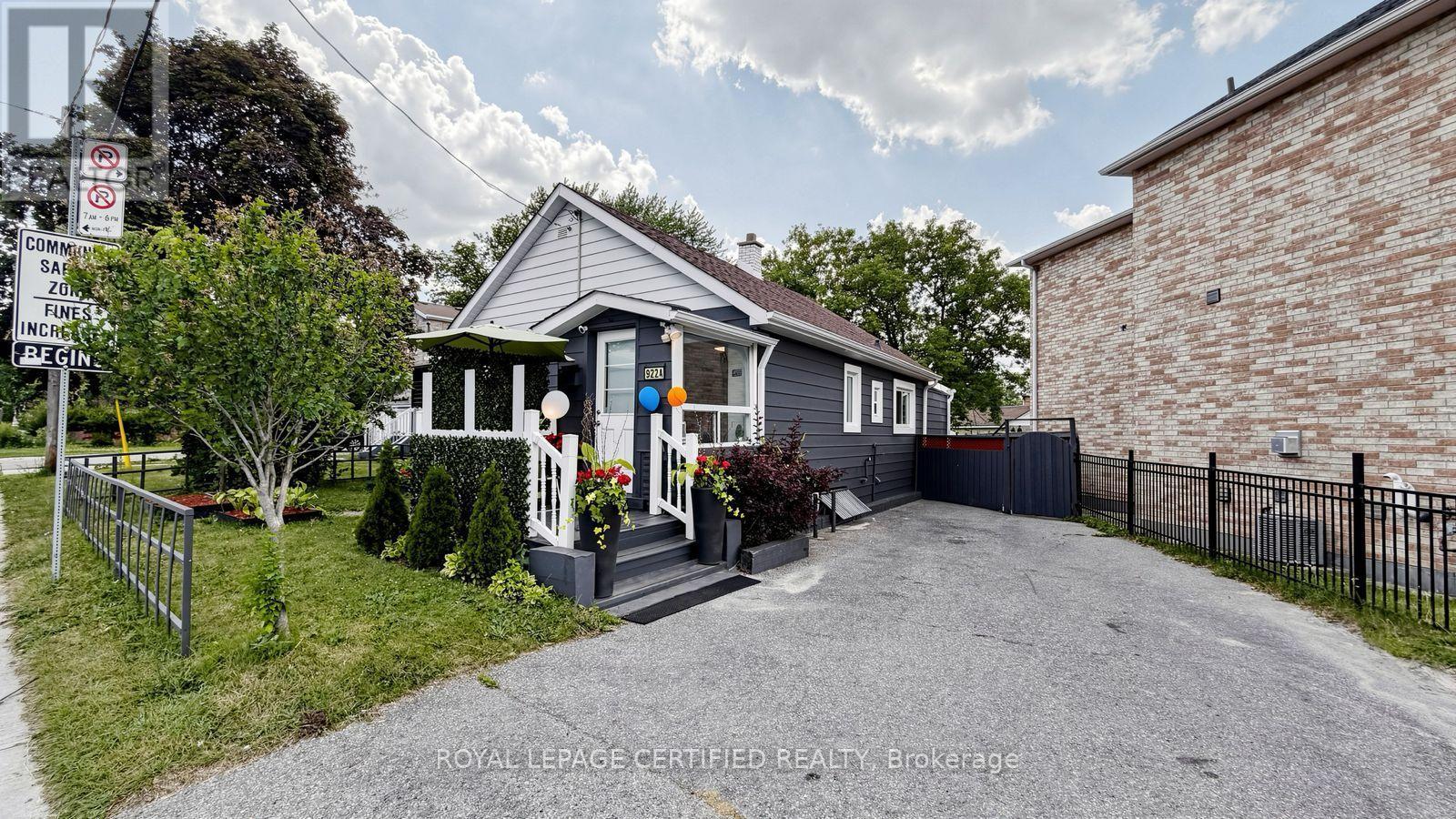 922A Danforth Road, Toronto, ON