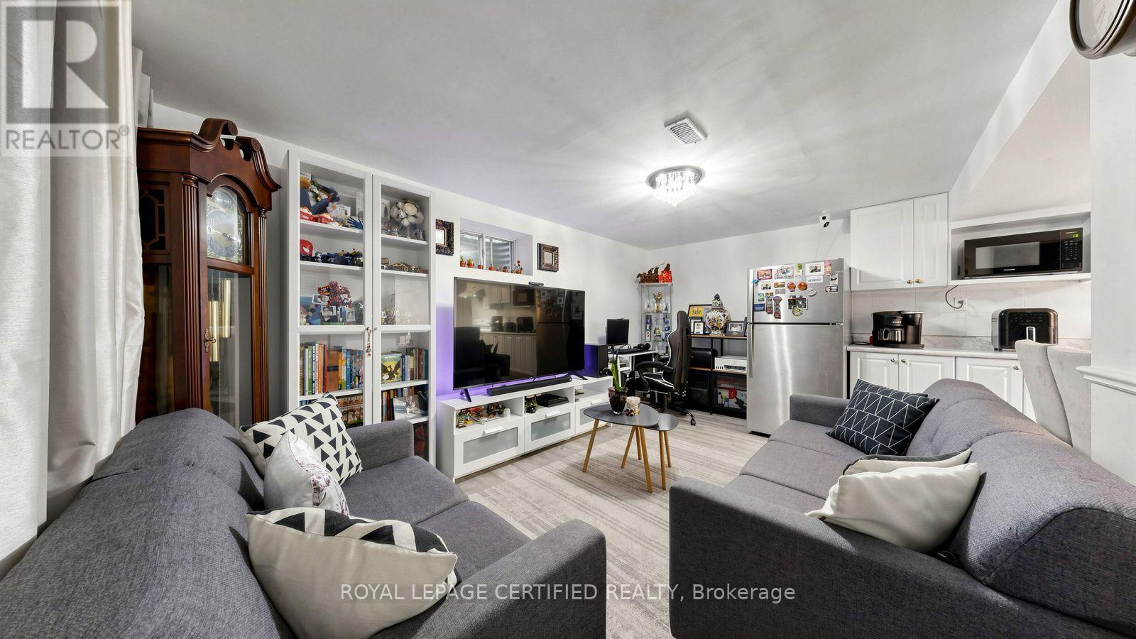 922A Danforth Road, Toronto, ON