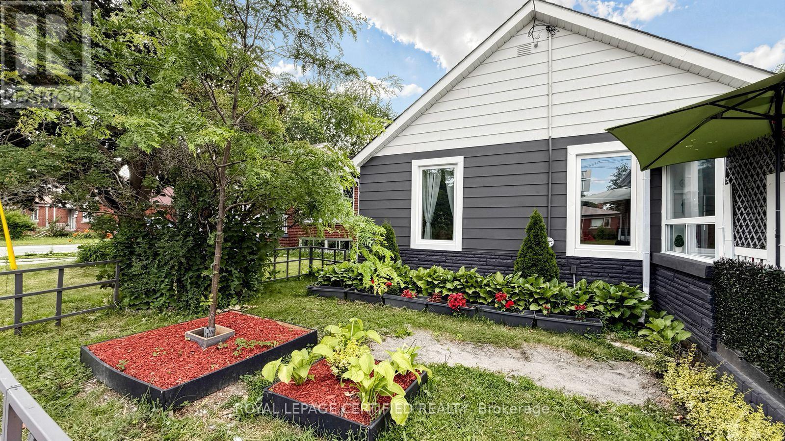 922A Danforth Road, Toronto, ON
