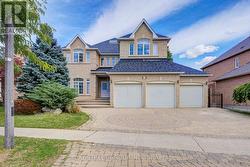 13 PEMBROOKE ROAD Markham, ON L6C 2L2
