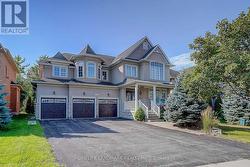 1061 NELLIE LITTLE CRESCENT Newmarket, ON L3X 3E3