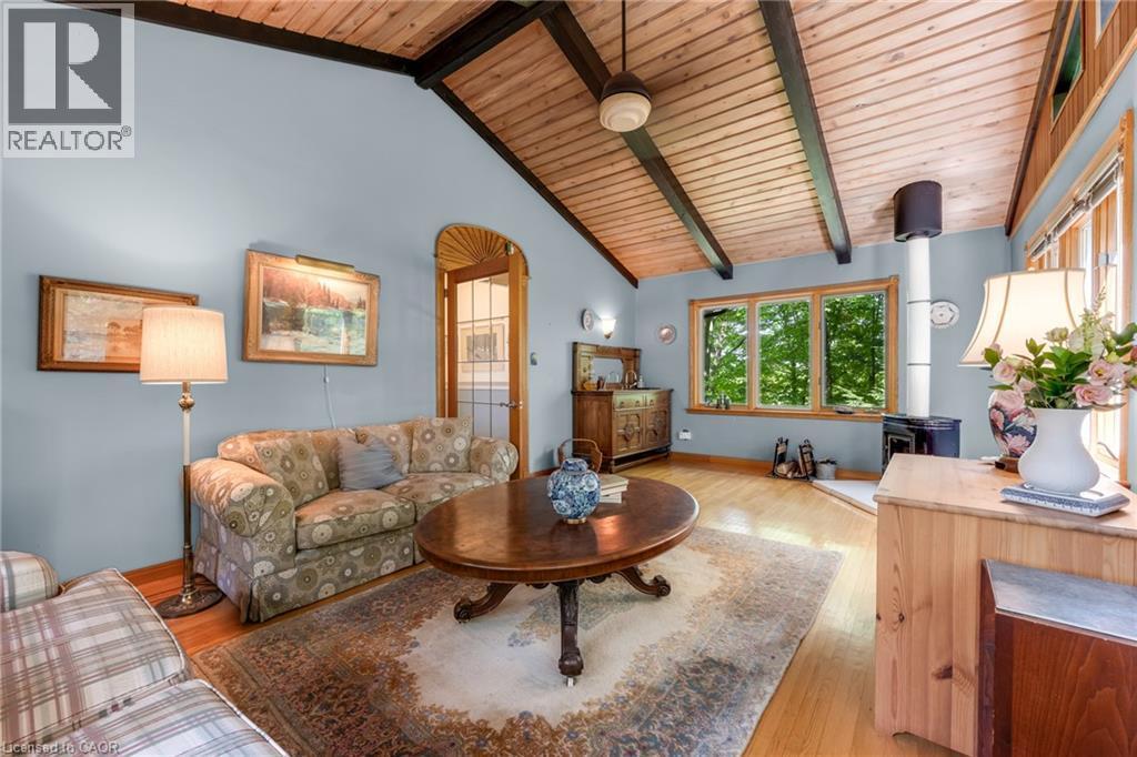 155 Ridge Road E, Grimsby, ON