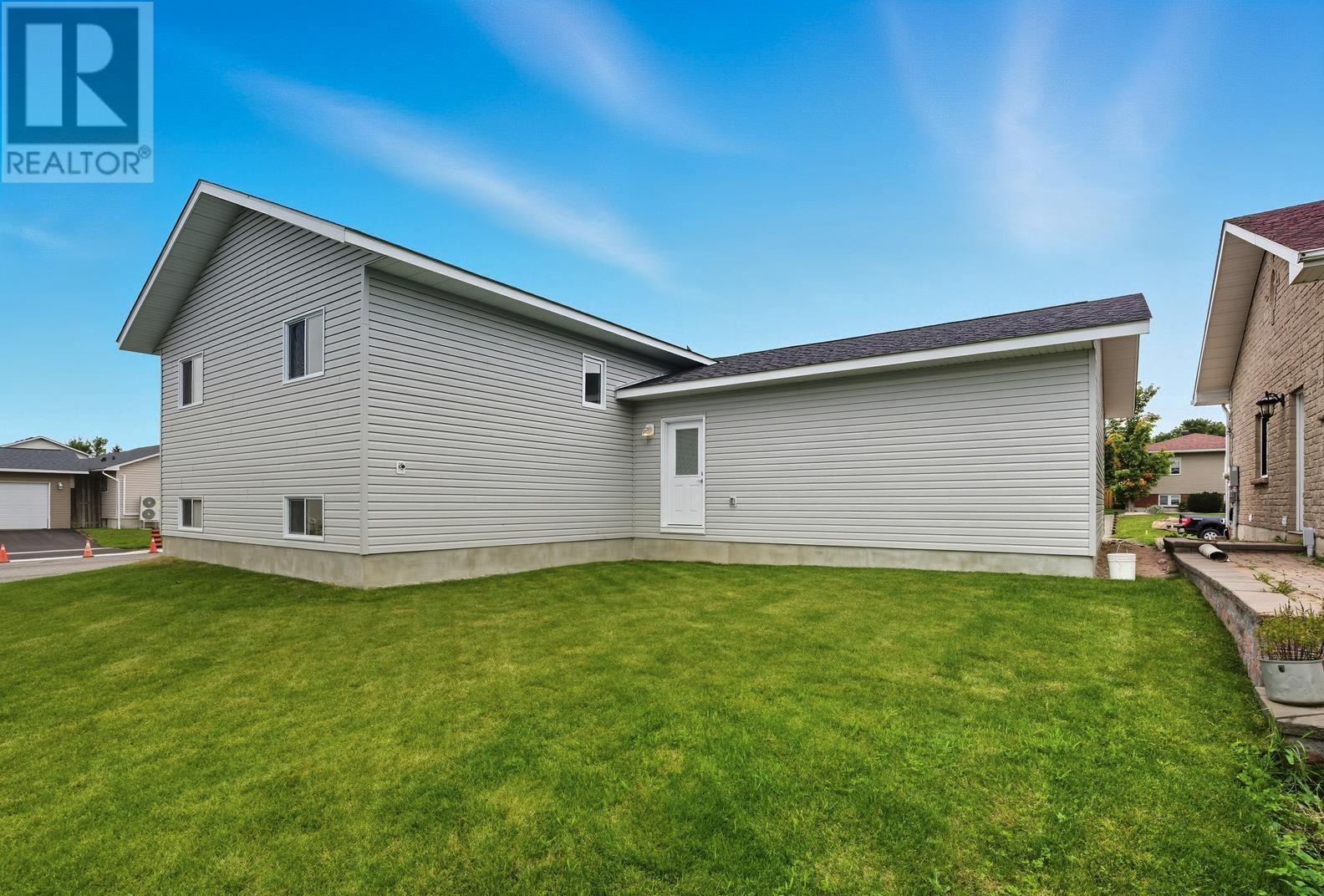 237 Pentagon Blvd, Sault Ste. Marie, ON