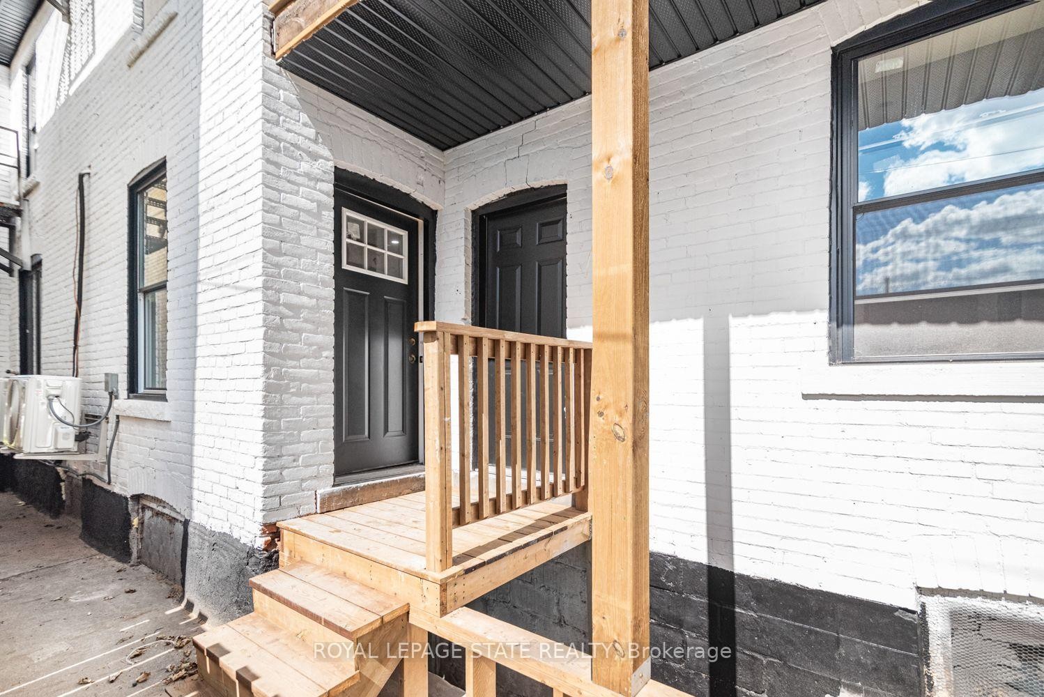 60 William Street, Hamilton, ON