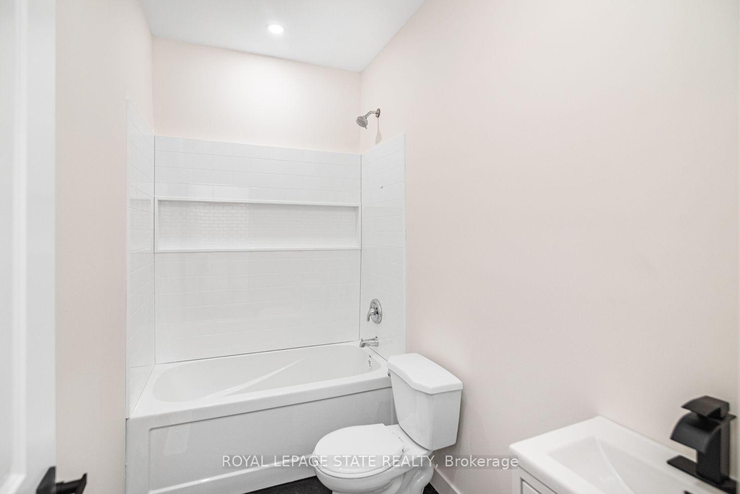 60 William Street, Hamilton, ON