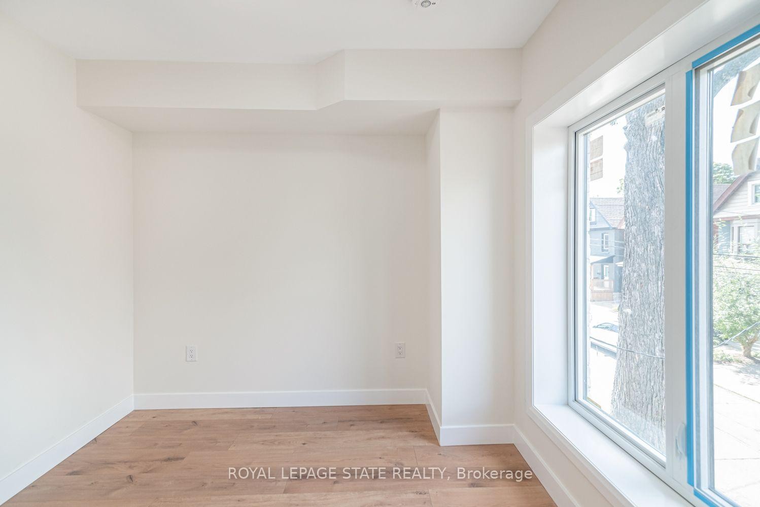 60 William Street, Hamilton, ON