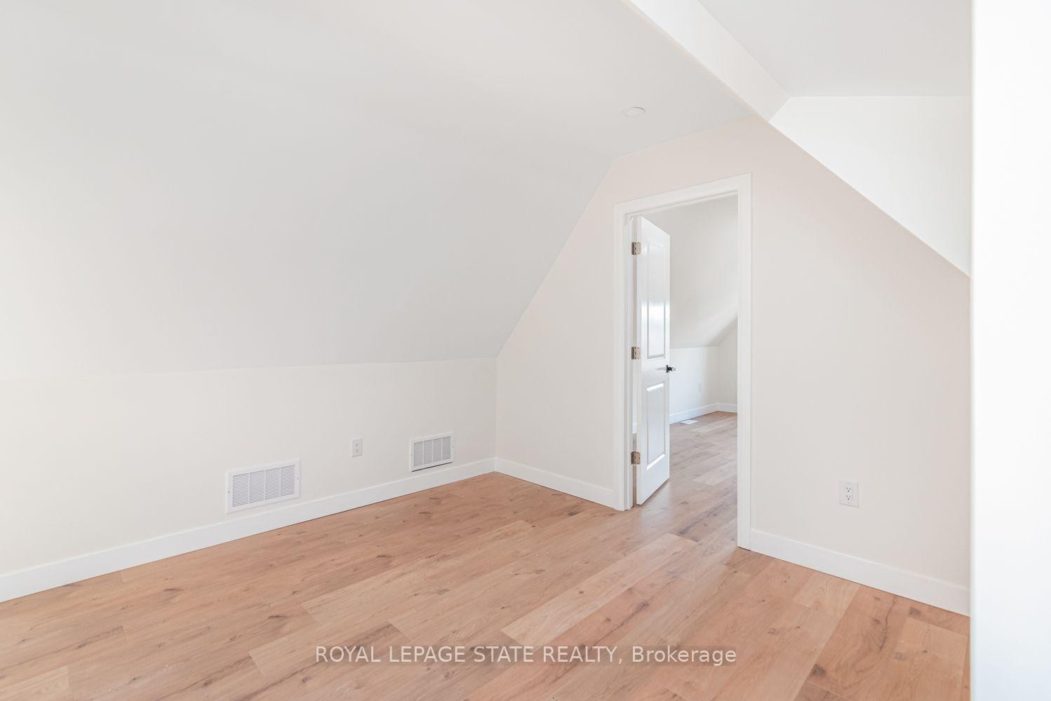 60 William Street, Hamilton, ON