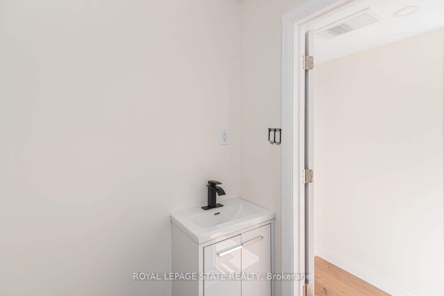 60 William Street, Hamilton, ON