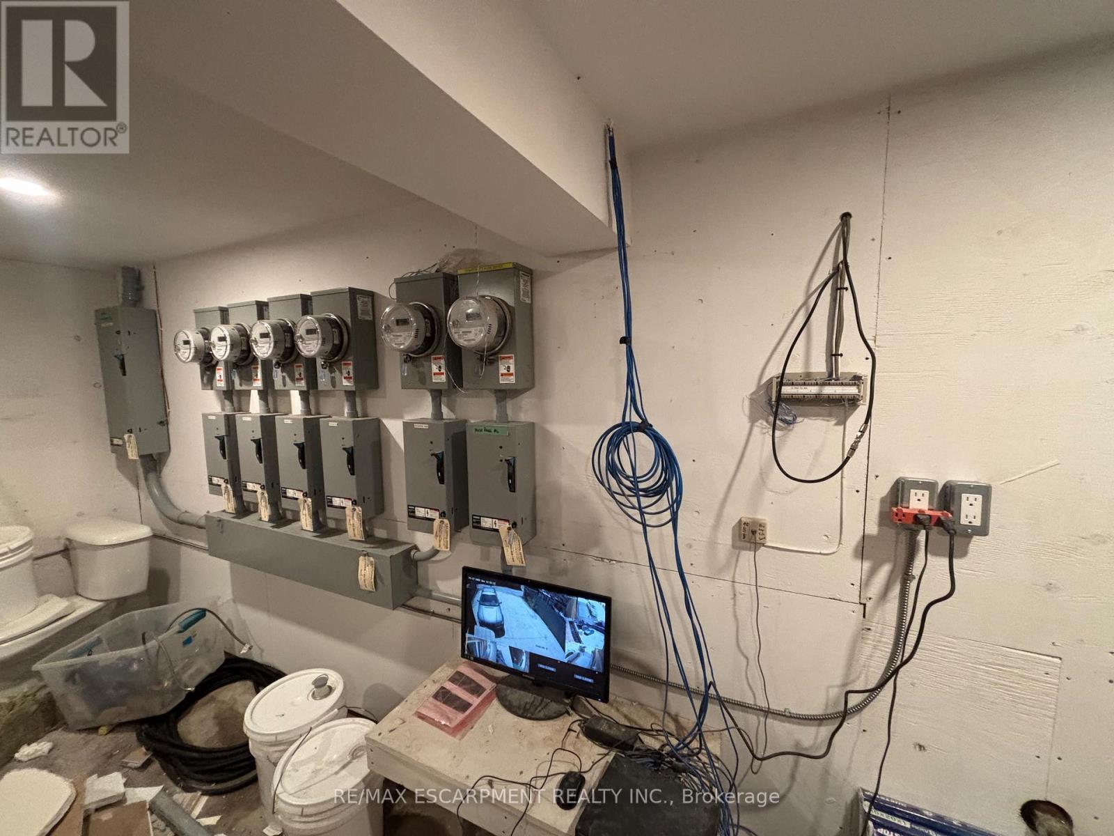 52 Barton Street E, Hamilton, ON
