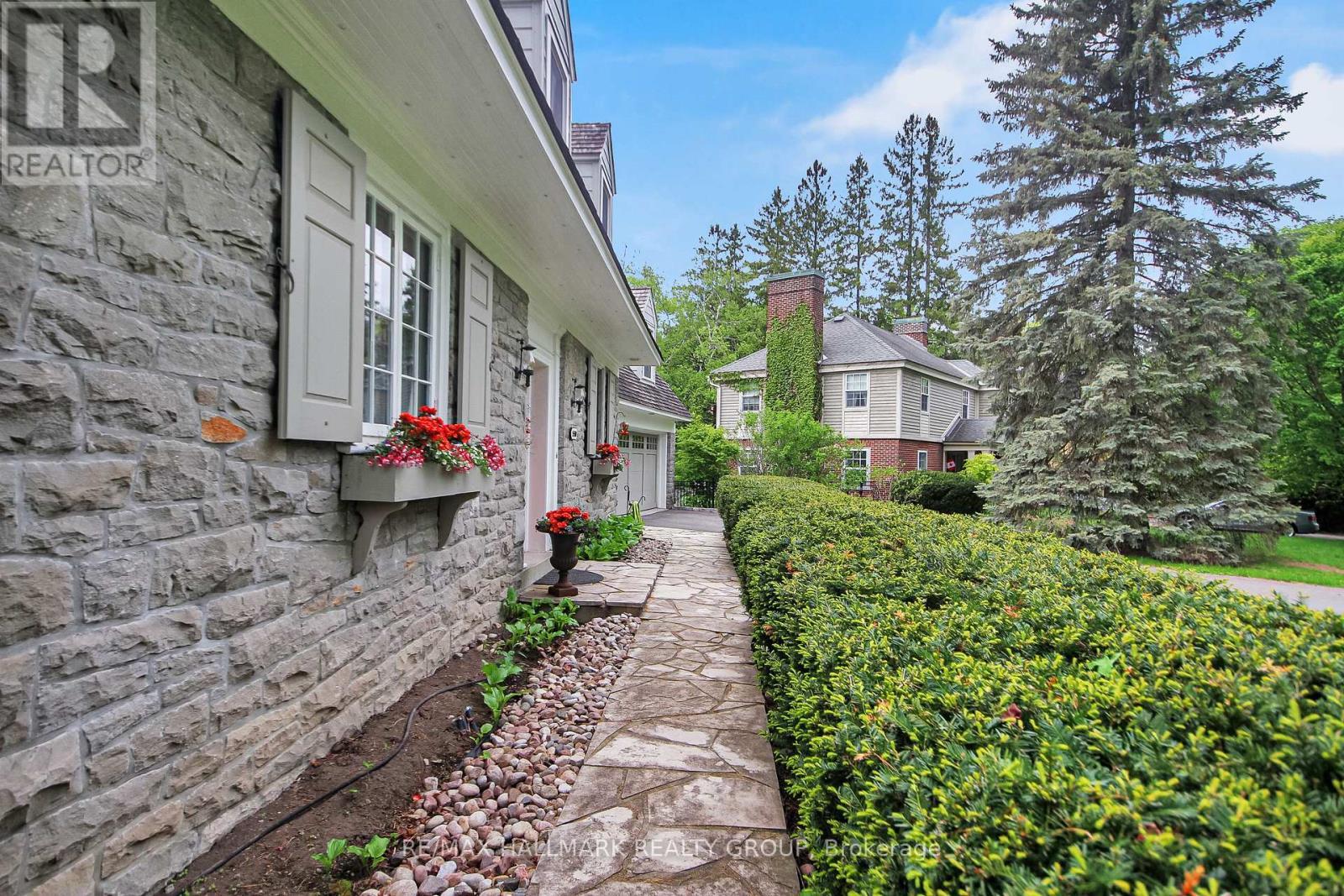 550 Piccadilly Avenue, Ottawa, ON