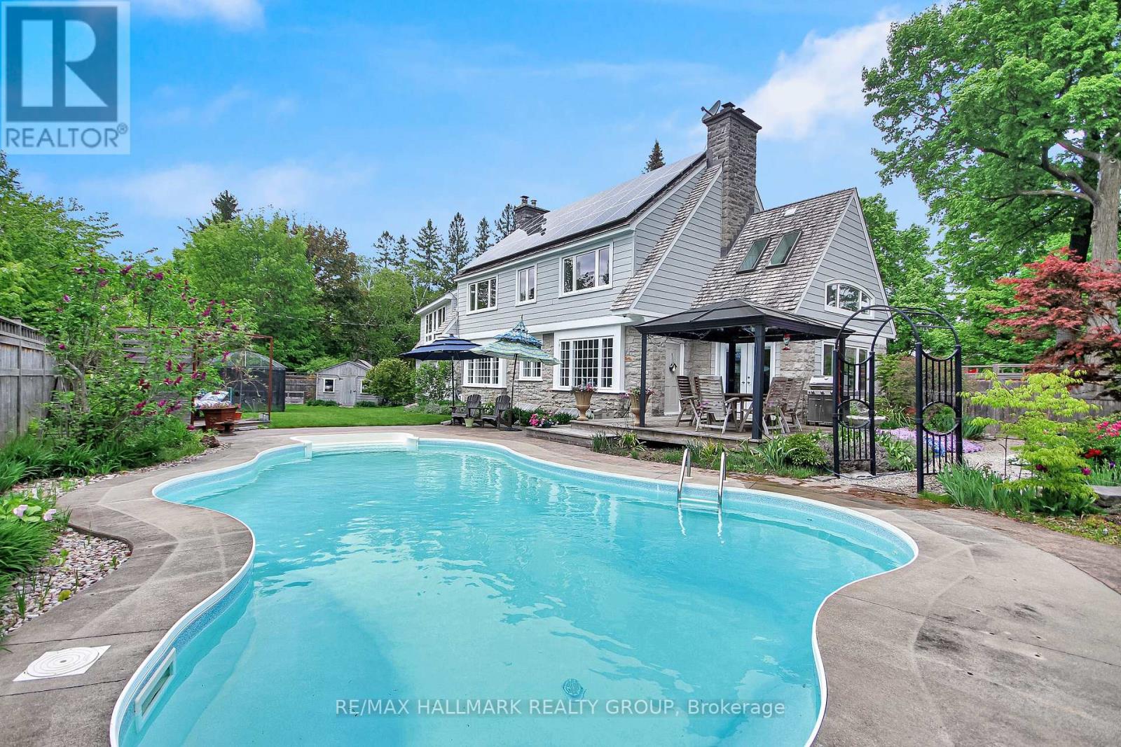 Backyard Oasis - 550 Piccadilly Avenue, Ottawa, ON