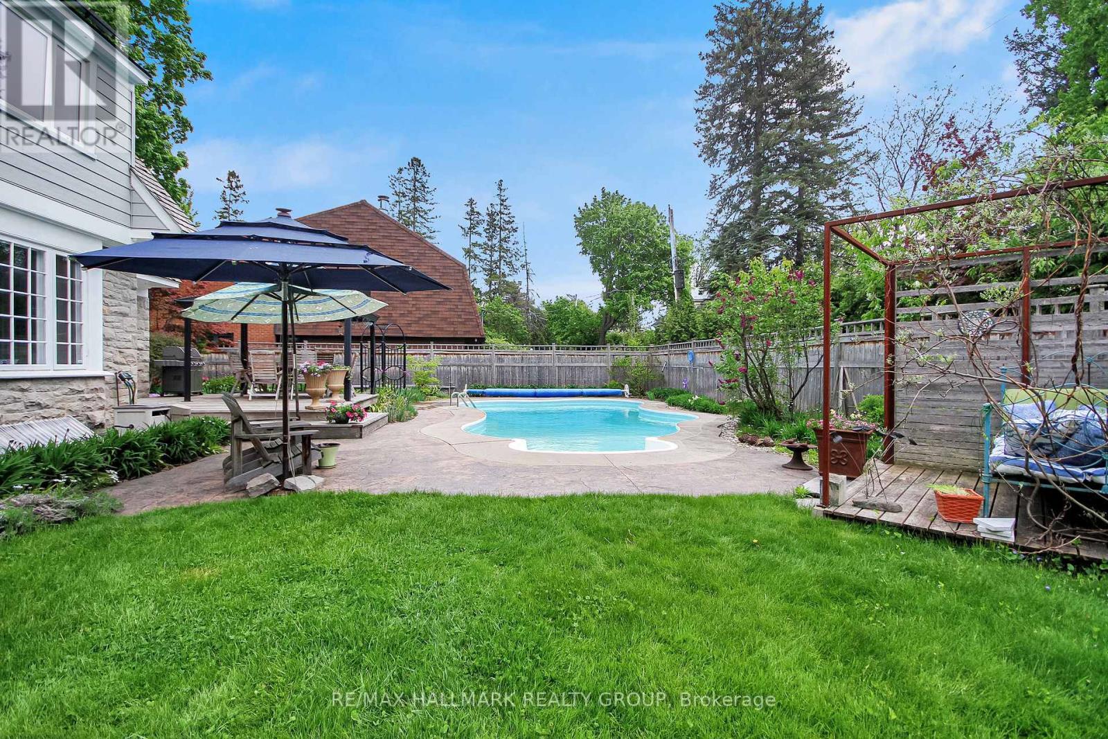 550 Piccadilly Avenue, Ottawa, ON