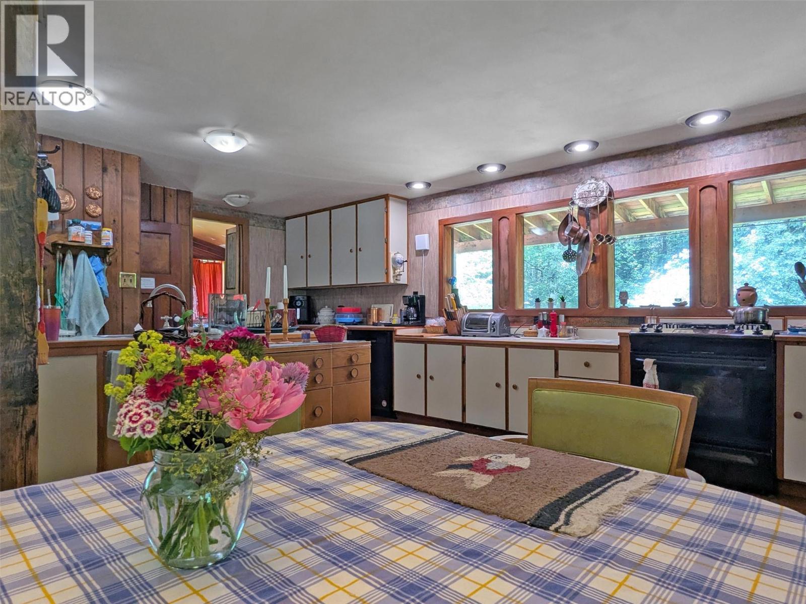 8802 Martens Road, Slocan, BC