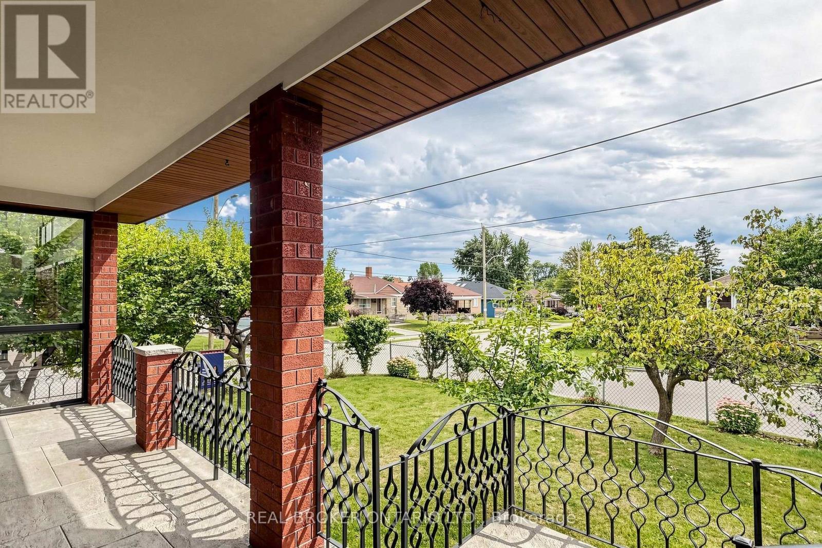 2 Dorking Crescent, Toronto, ON