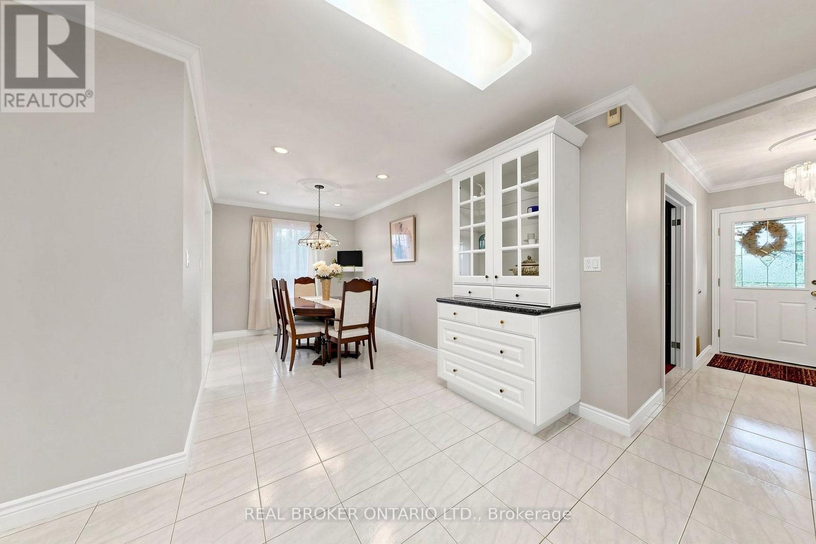 2 Dorking Crescent, Toronto, ON