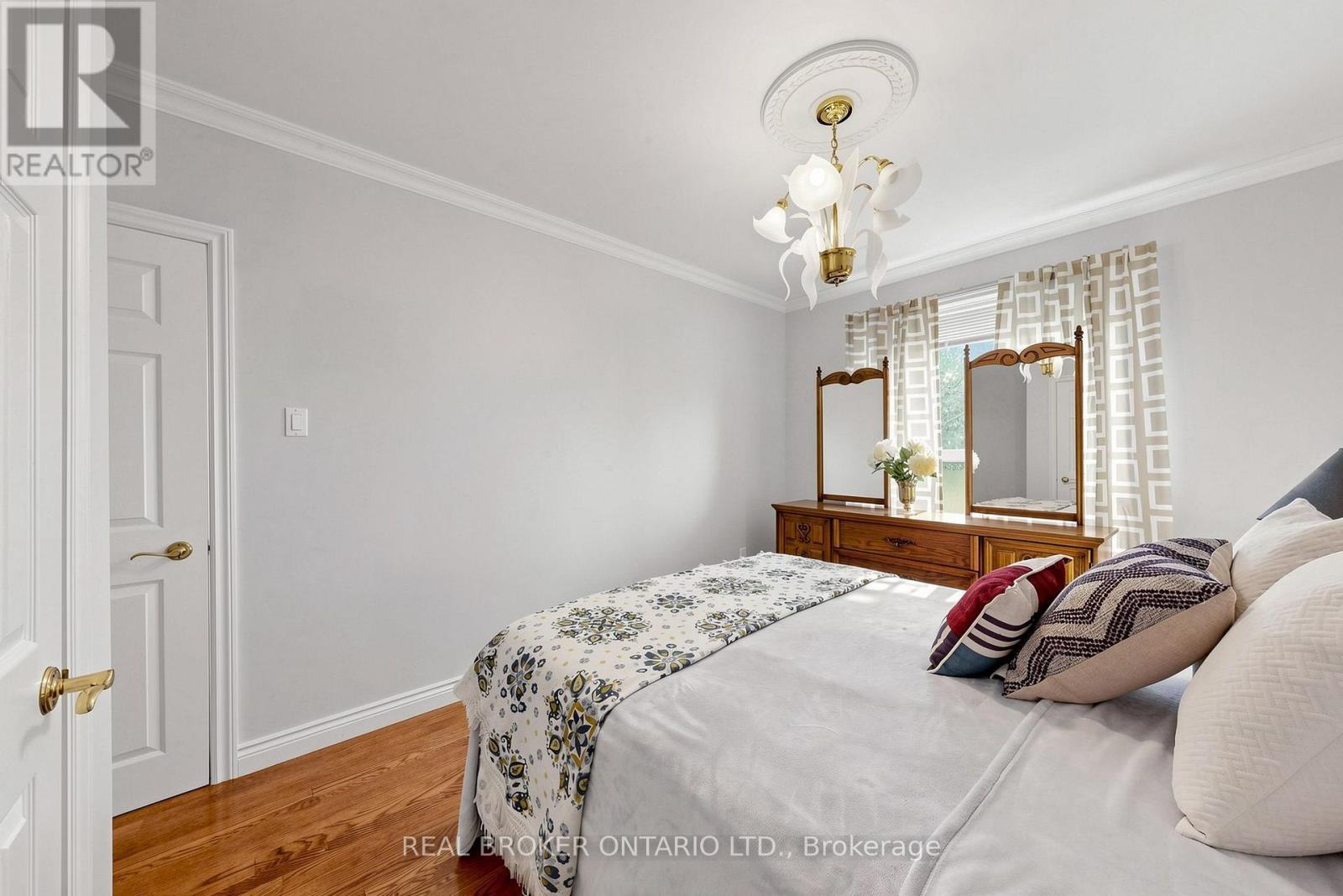 2 Dorking Crescent, Toronto, ON