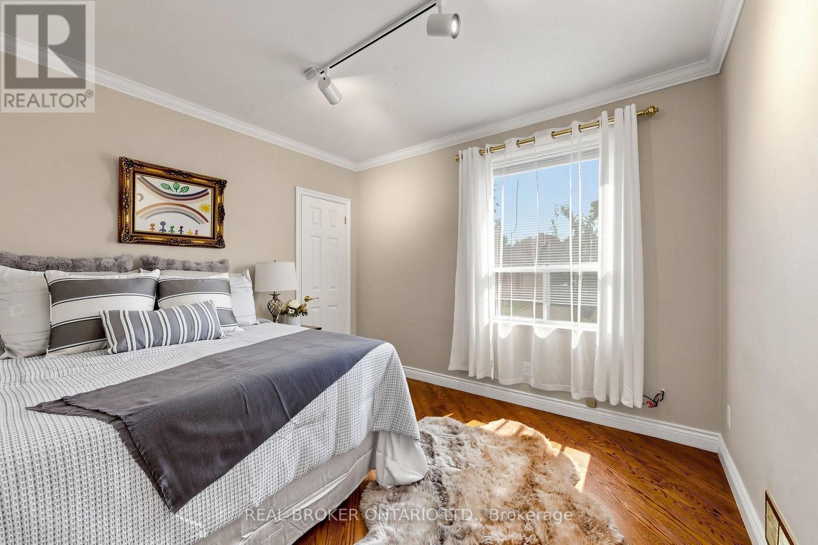 2 Dorking Crescent, Toronto, ON