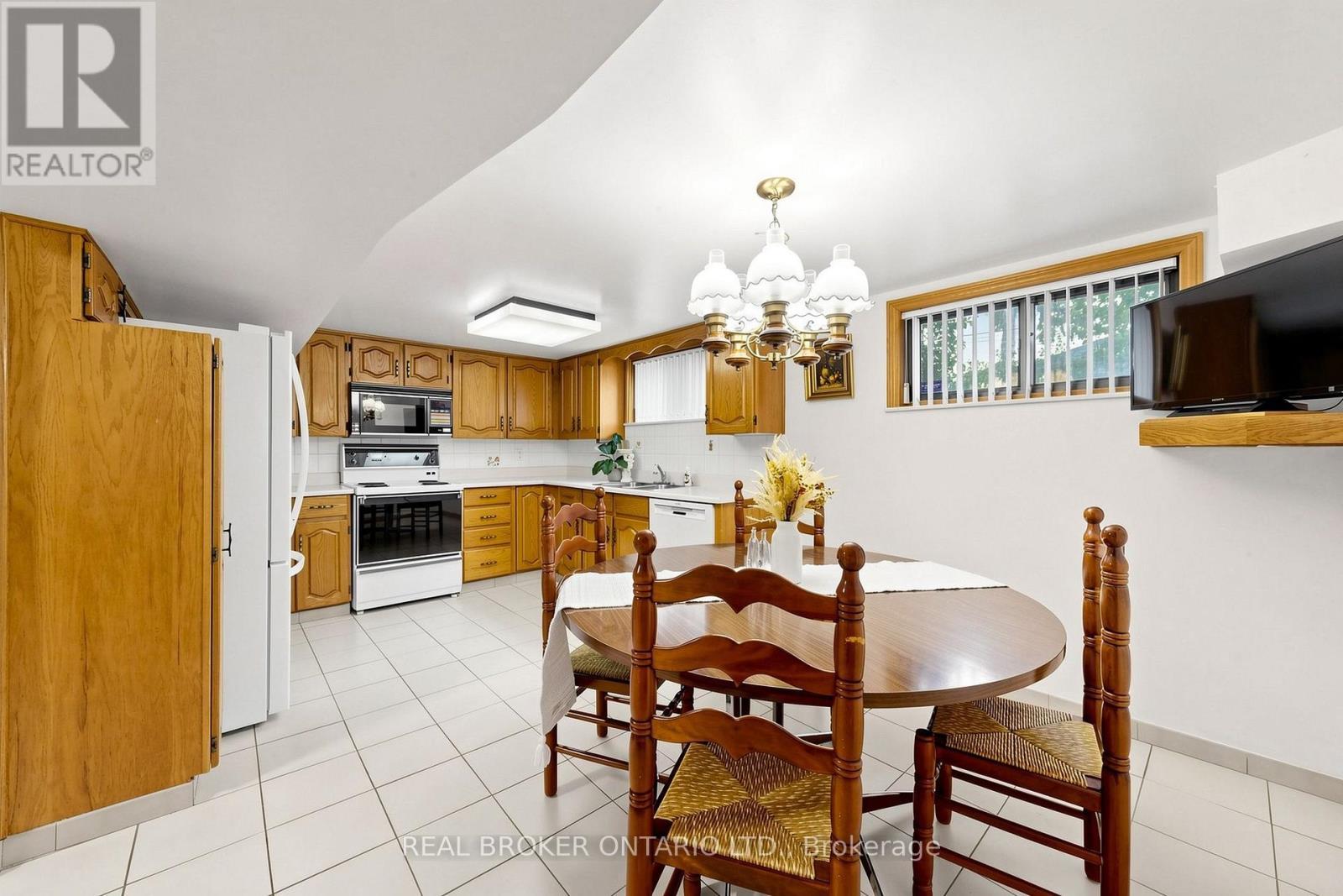2 Dorking Crescent, Toronto, ON