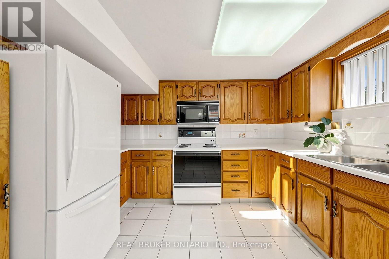 2 Dorking Crescent, Toronto, ON