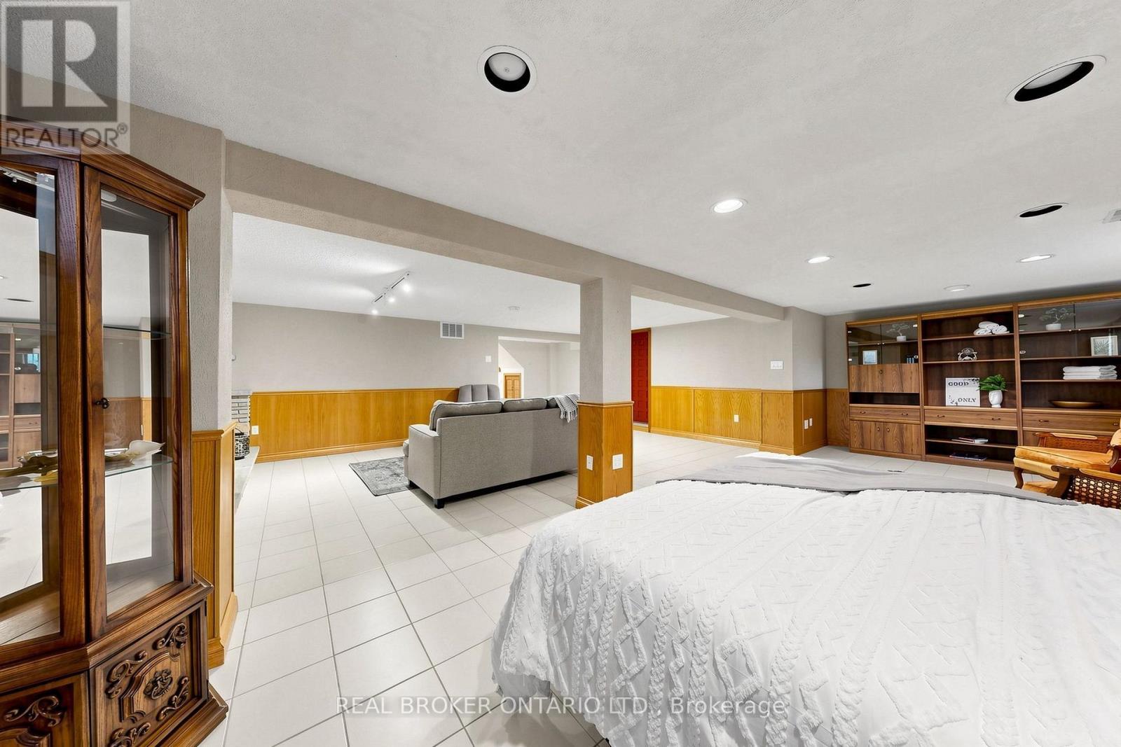 2 Dorking Crescent, Toronto, ON