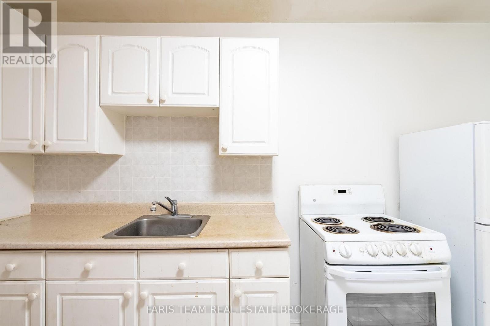 267 Lakeshore Road E, Mississauga, ON