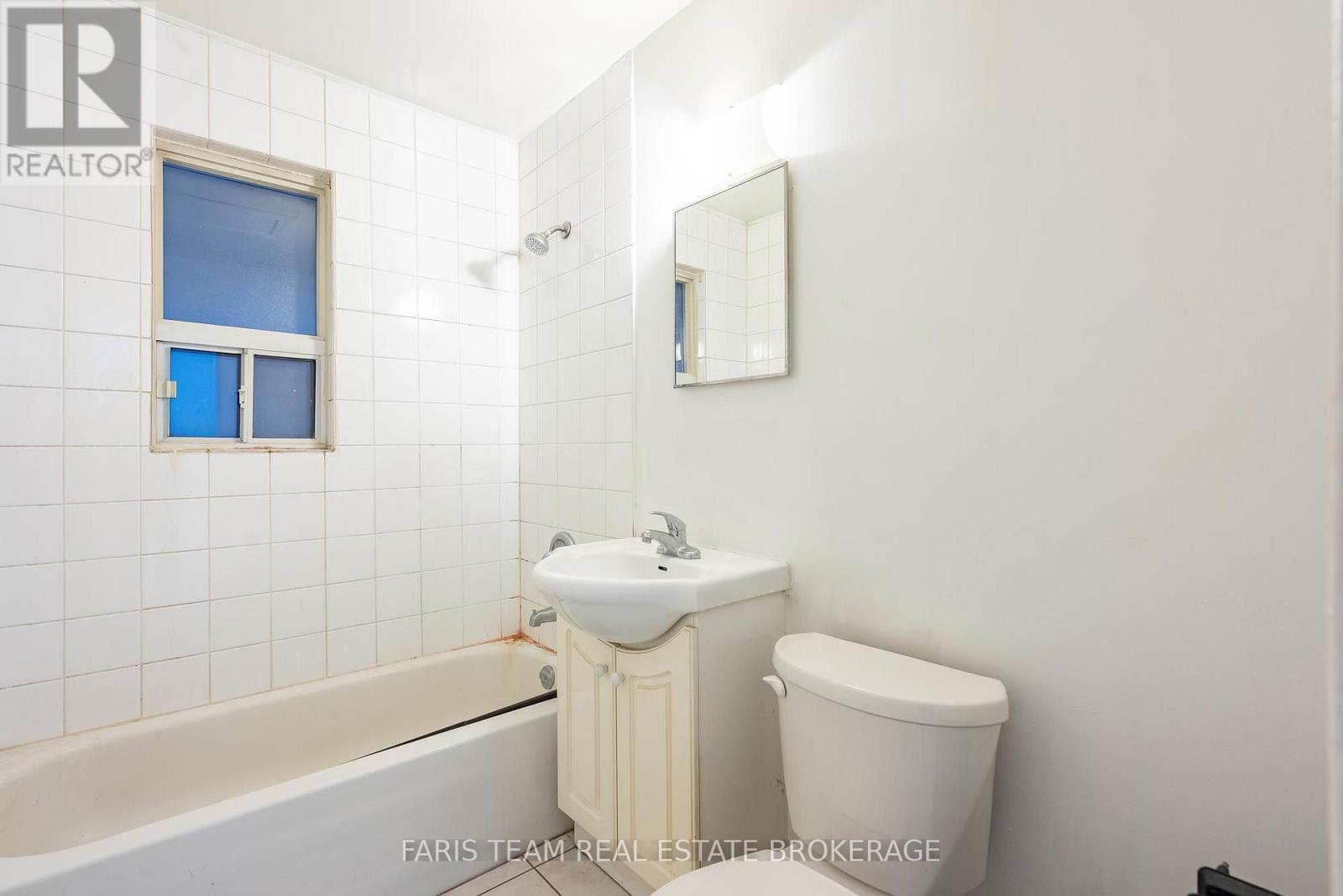 267 Lakeshore Road E, Mississauga, ON