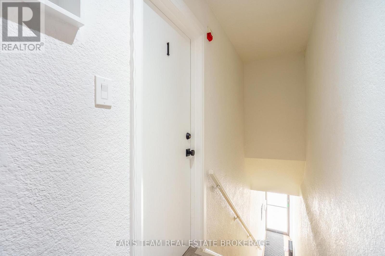 267 Lakeshore Road E, Mississauga, ON