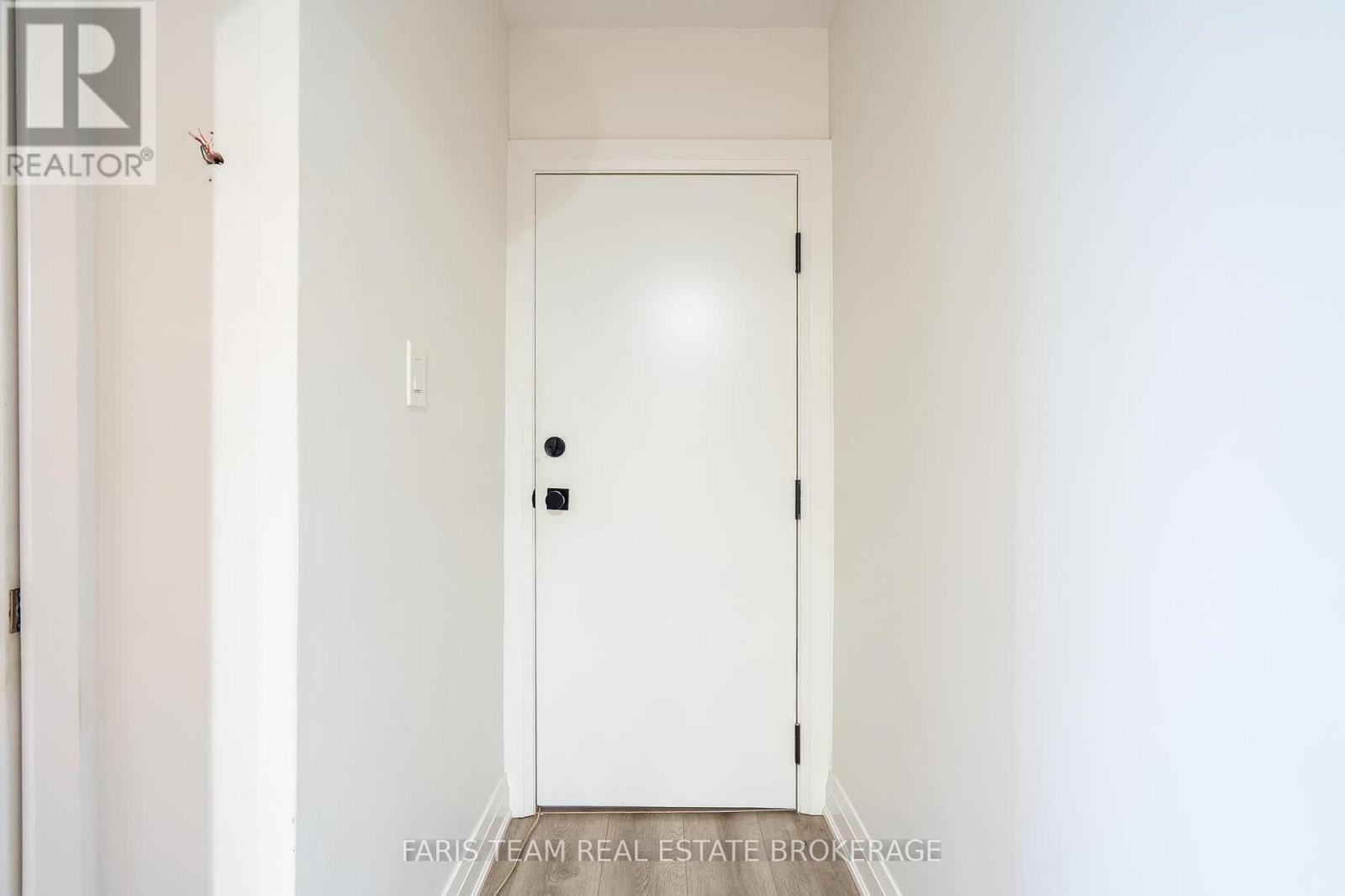 267 Lakeshore Road E, Mississauga, ON