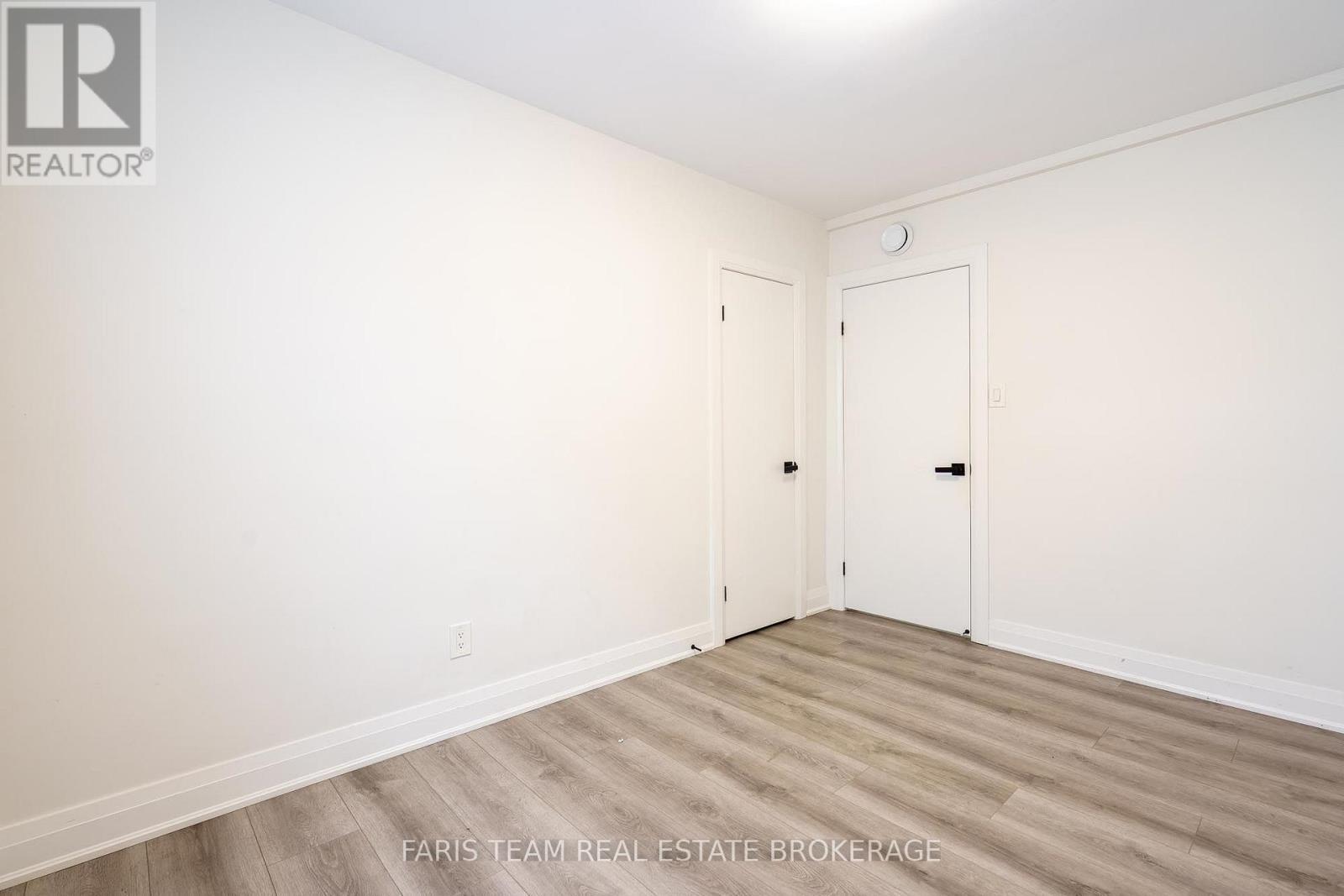 267 Lakeshore Road E, Mississauga, ON