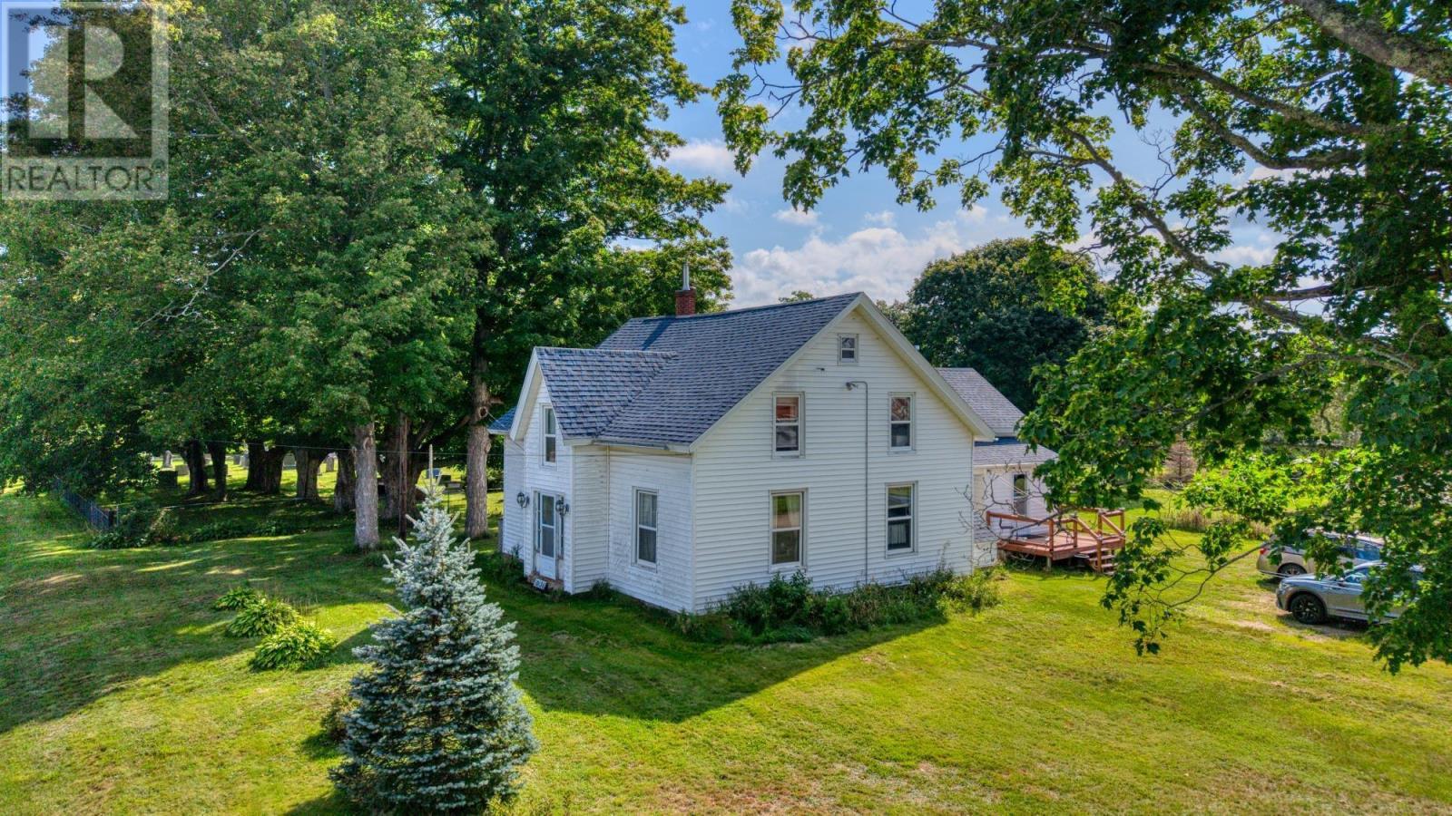 10136 Highway 1, Paradise, NS