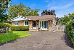 17 ACADIA CRESCENT St. Catharines (Secord Woods), ON L2P 1H7