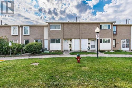 25 CRAIGLEIGH CRESCENT  Brampton, ON L6T 2E3