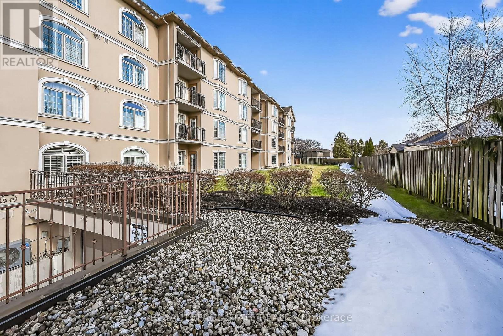 308 - 908 Mohawk Road E, Hamilton, ON