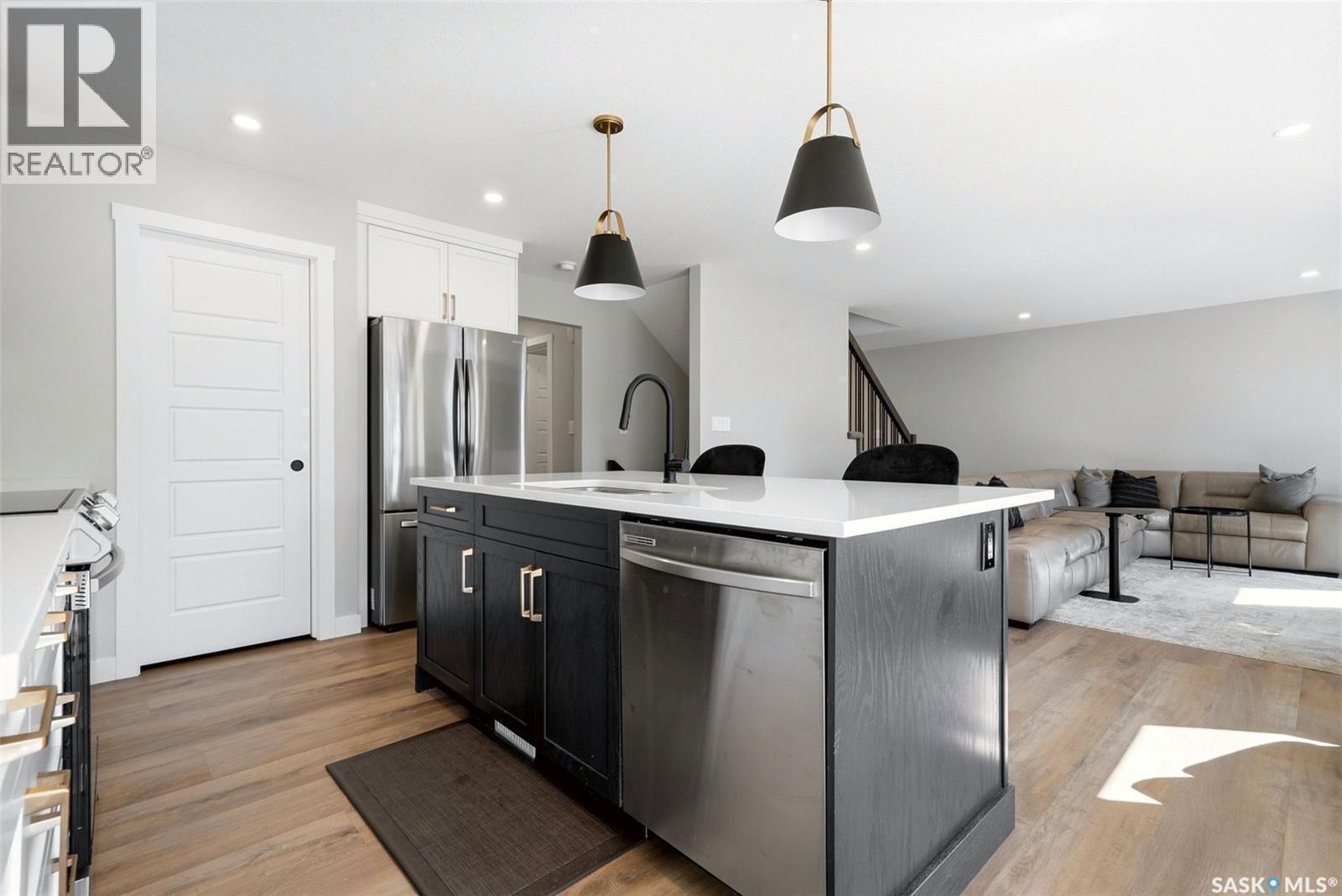 715 3Rd Avenue, Pilot Butte, SK