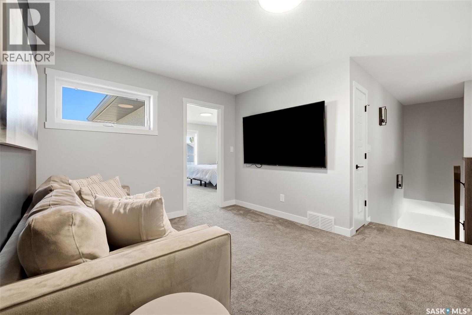 715 3Rd Avenue, Pilot Butte, SK
